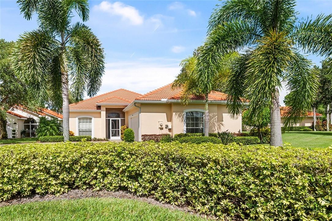 1102 Shoreline Ln., Winter Haven, FL 33884
