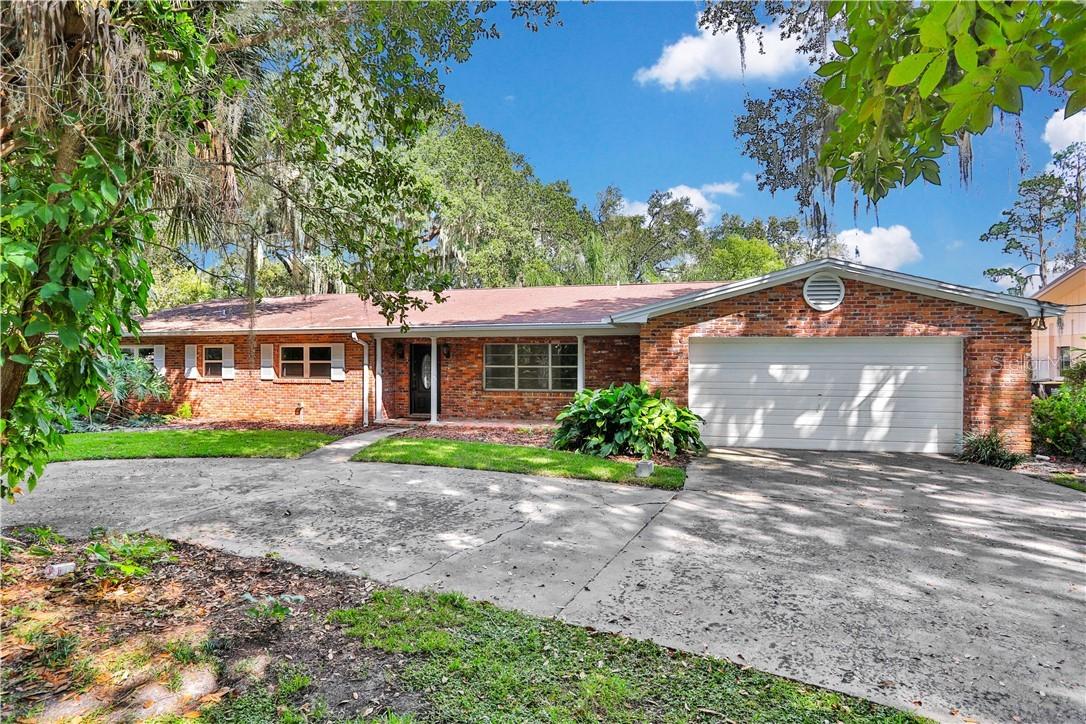 1040 W Lake Hamilton Dr., Winter Haven, FL 33881
