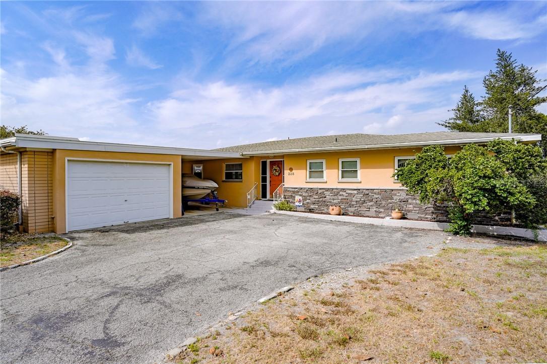 228 W Lake Ina Dr., Winter Haven, FL 33884