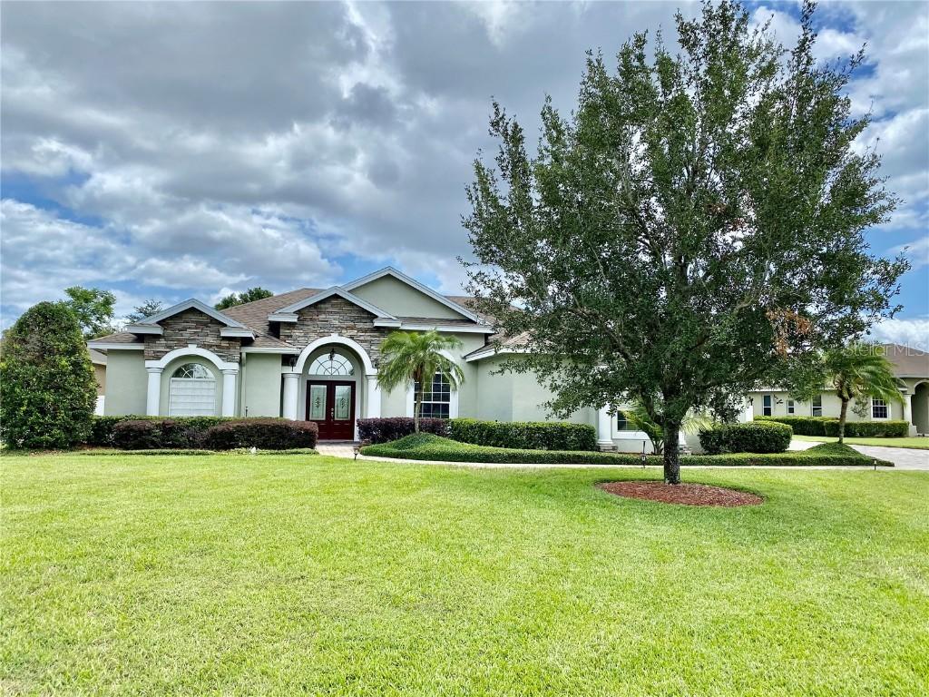 140 Hidden Oaks Ln., Winter Haven, FL 33884