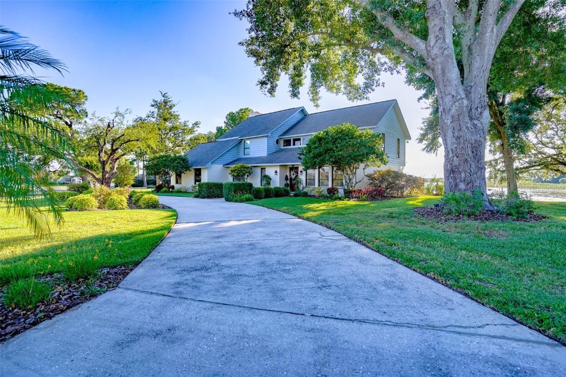 3220 Lake Breeze Dr., Haines City, FL 33844