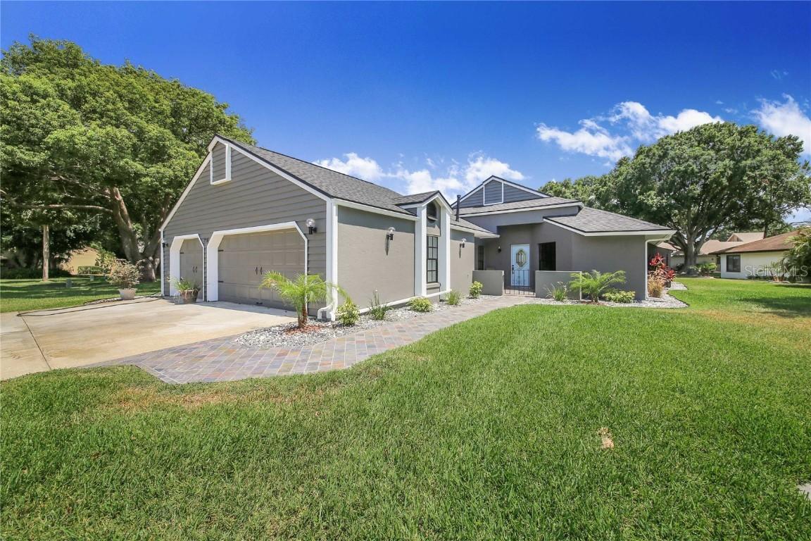 715 Canberra Rd., Winter Haven, FL 33884