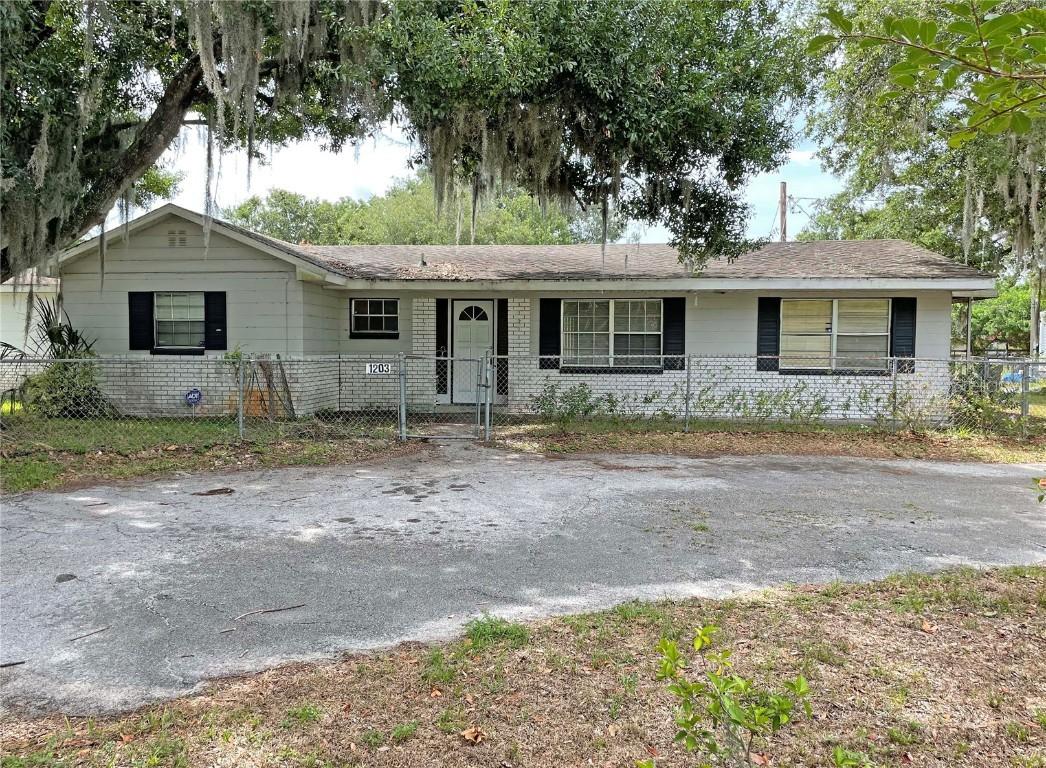 1203 Taylor St., Auburndale, FL 33823