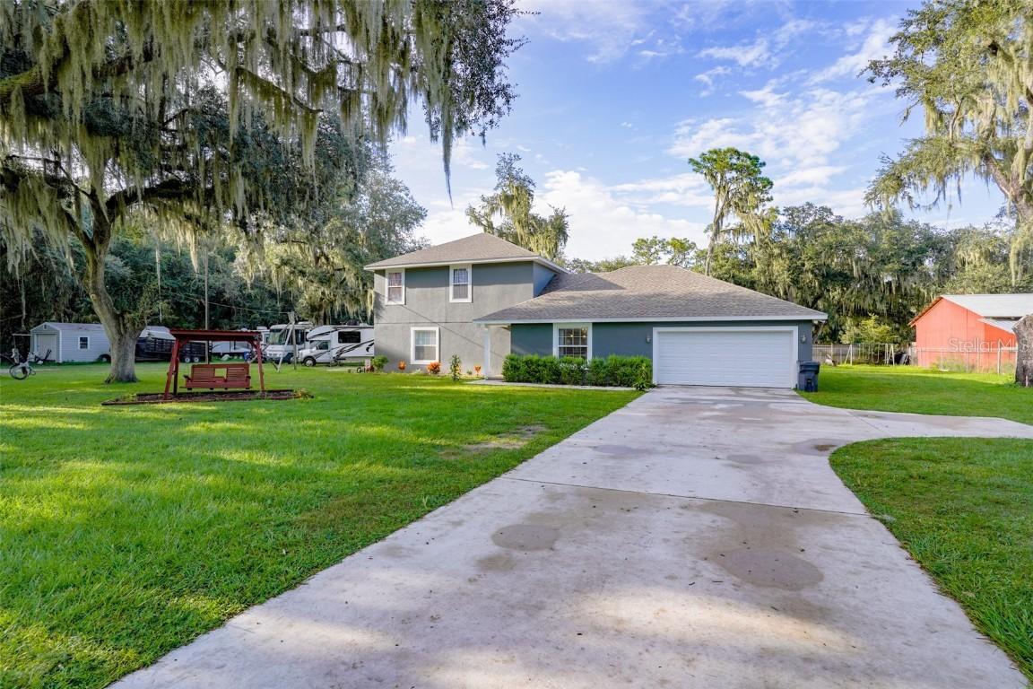 2704 Nichols Rd., Lithia, FL 33547