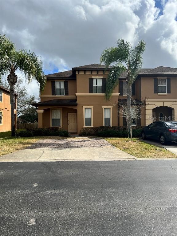 2040 Calabria Ave., Davenport, FL 33897