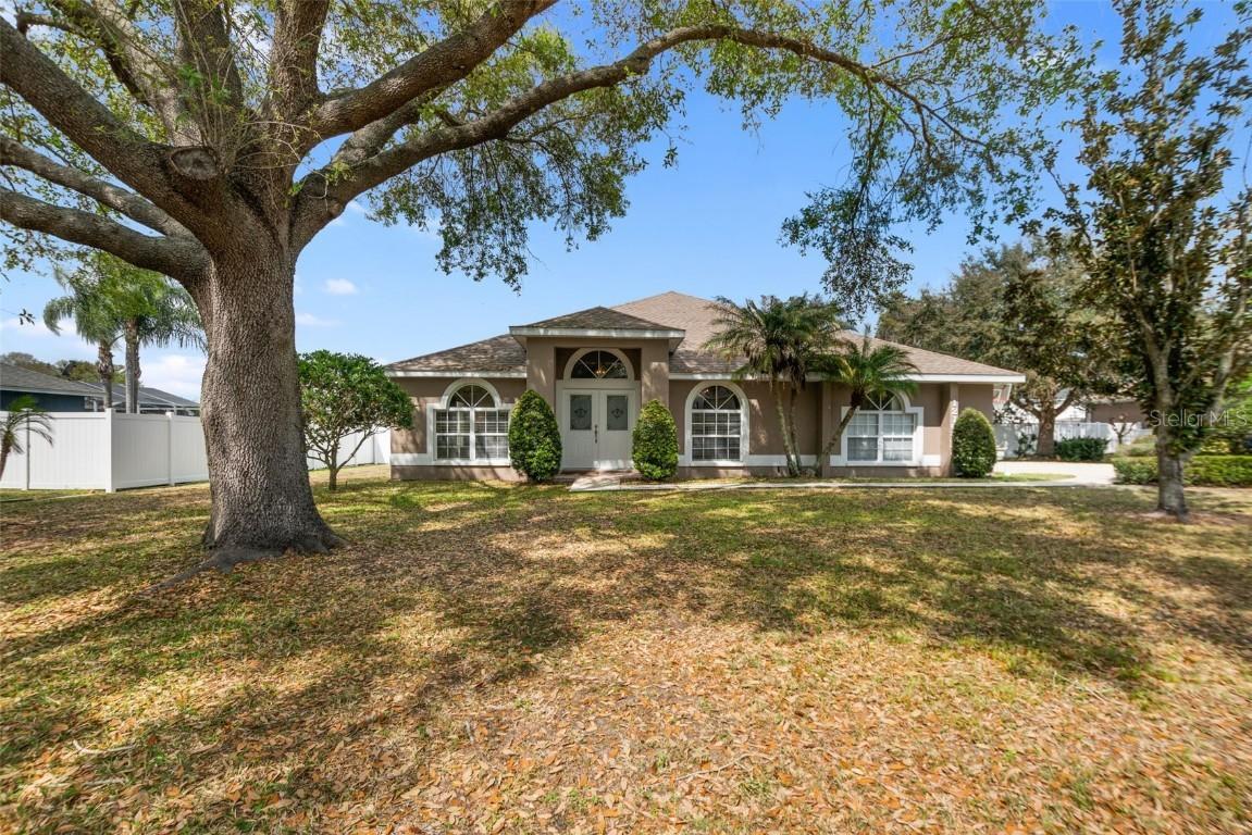 1210 Waterford Dr., Lakeland, FL 33803