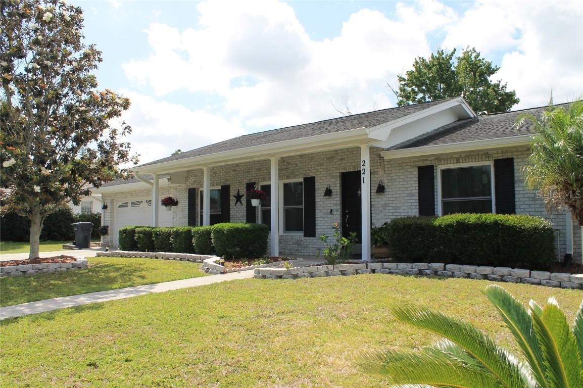 221 Chaucer Ln., Winter Haven, FL 33884
