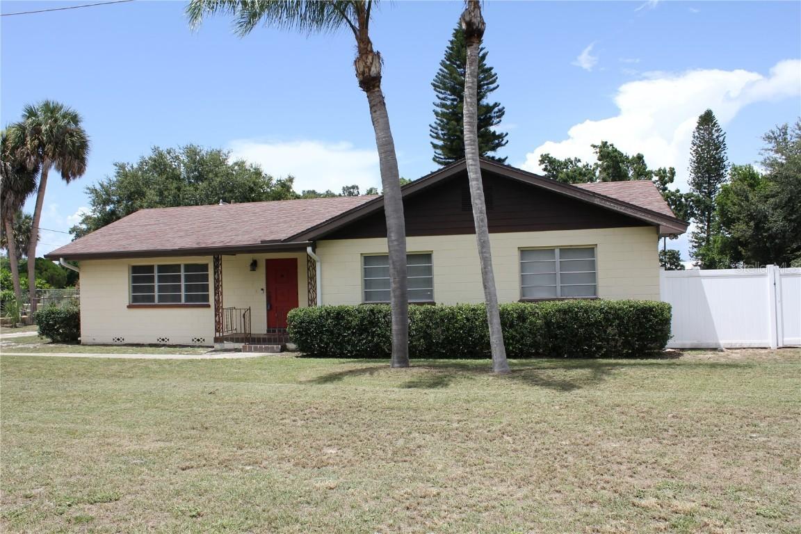1613 Pearce Rd., Winter Haven, FL 33881
