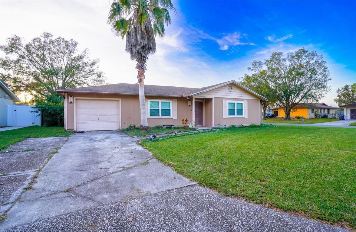 3811 Foxcroft Ct., Lakeland, FL 33813