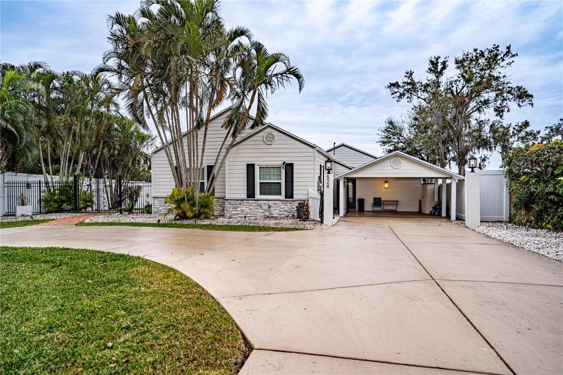 524 Arneson Ave., Auburndale, FL 33823