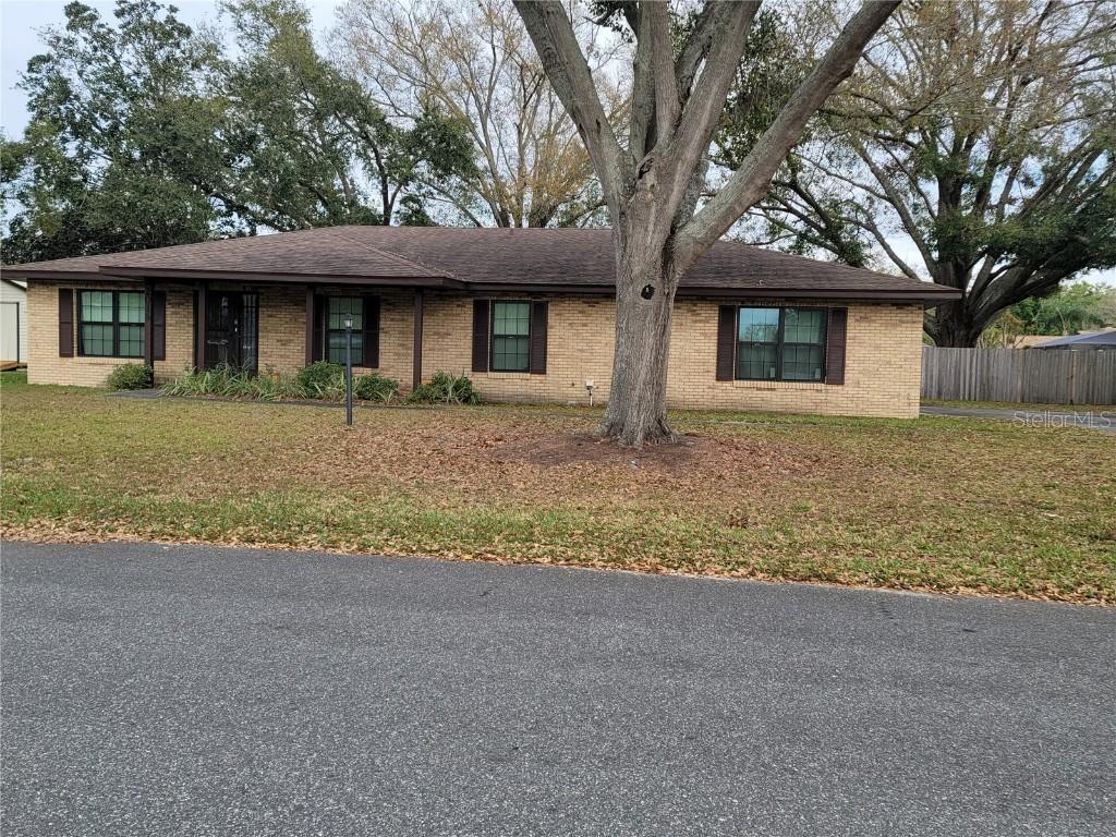2016 Amesbury Dr., Auburndale, FL 33823