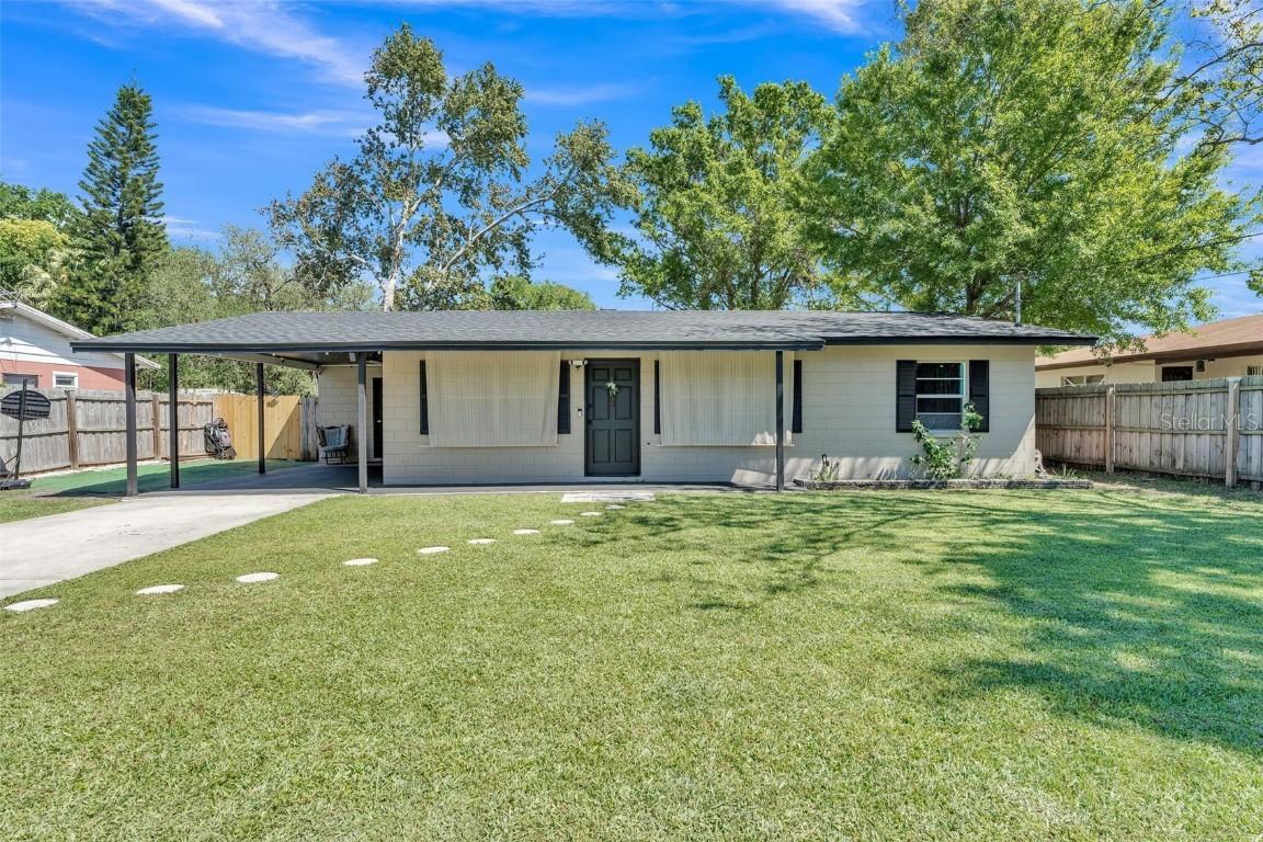 210 Pinehurst Dr., Auburndale, FL 33823