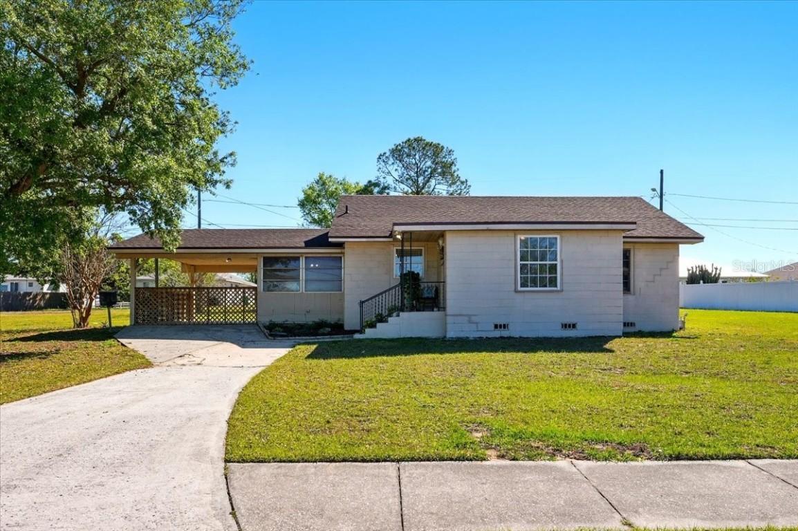 309 4th St., Dundee, FL 33838