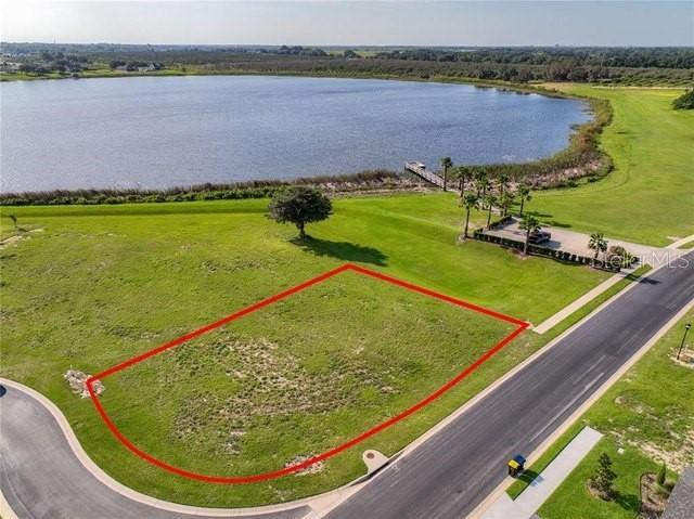 402 Waterfern Trail Dr., Auburndale, FL 33823