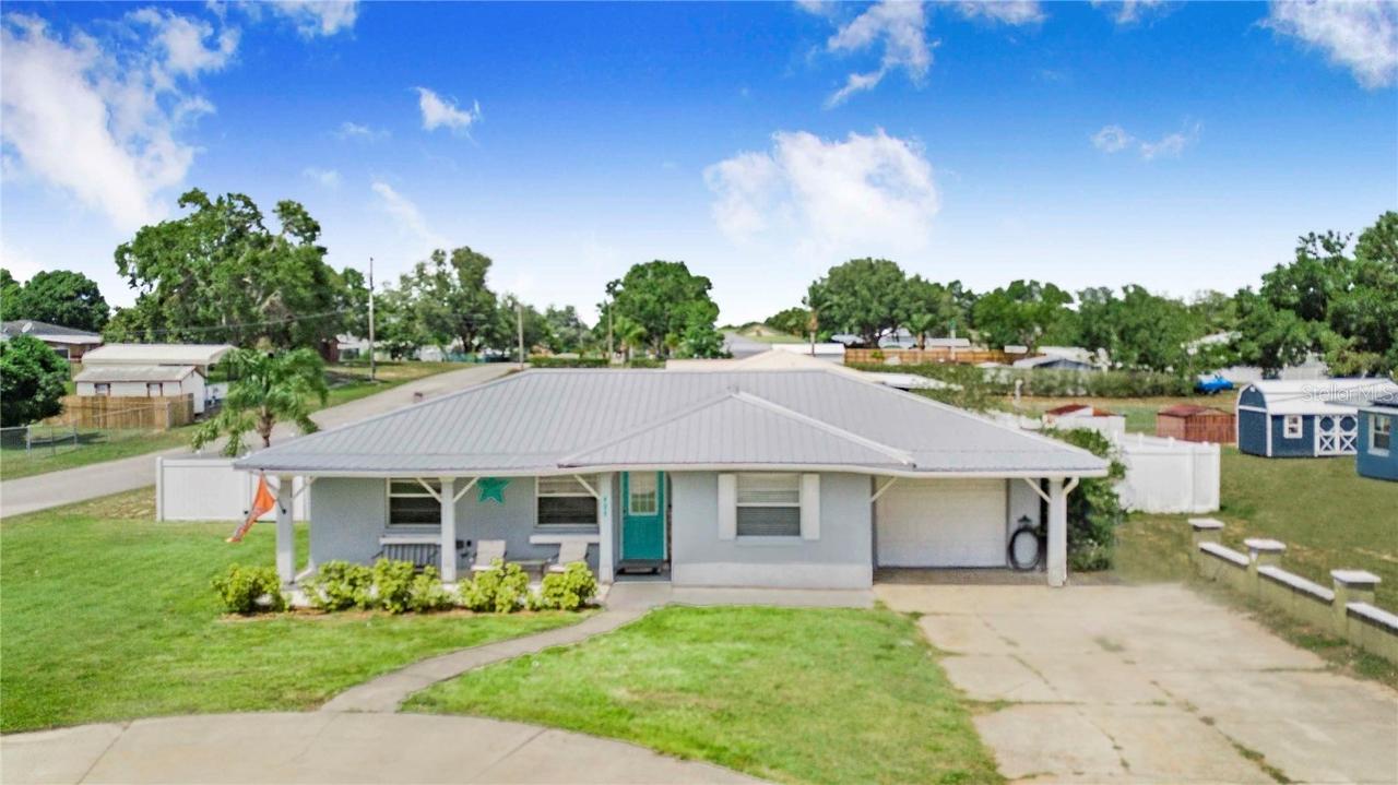 498 W 7th St., Frostproof, FL 33843