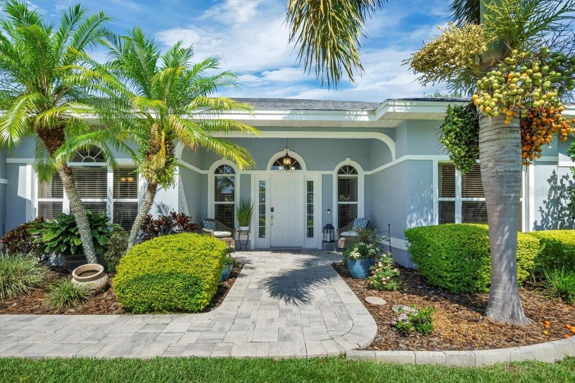 109 Lake Mariam Way, Winter Haven, FL 33884