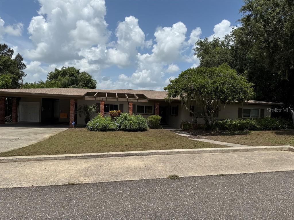 9 Heights Ave., Frostproof, FL 33843