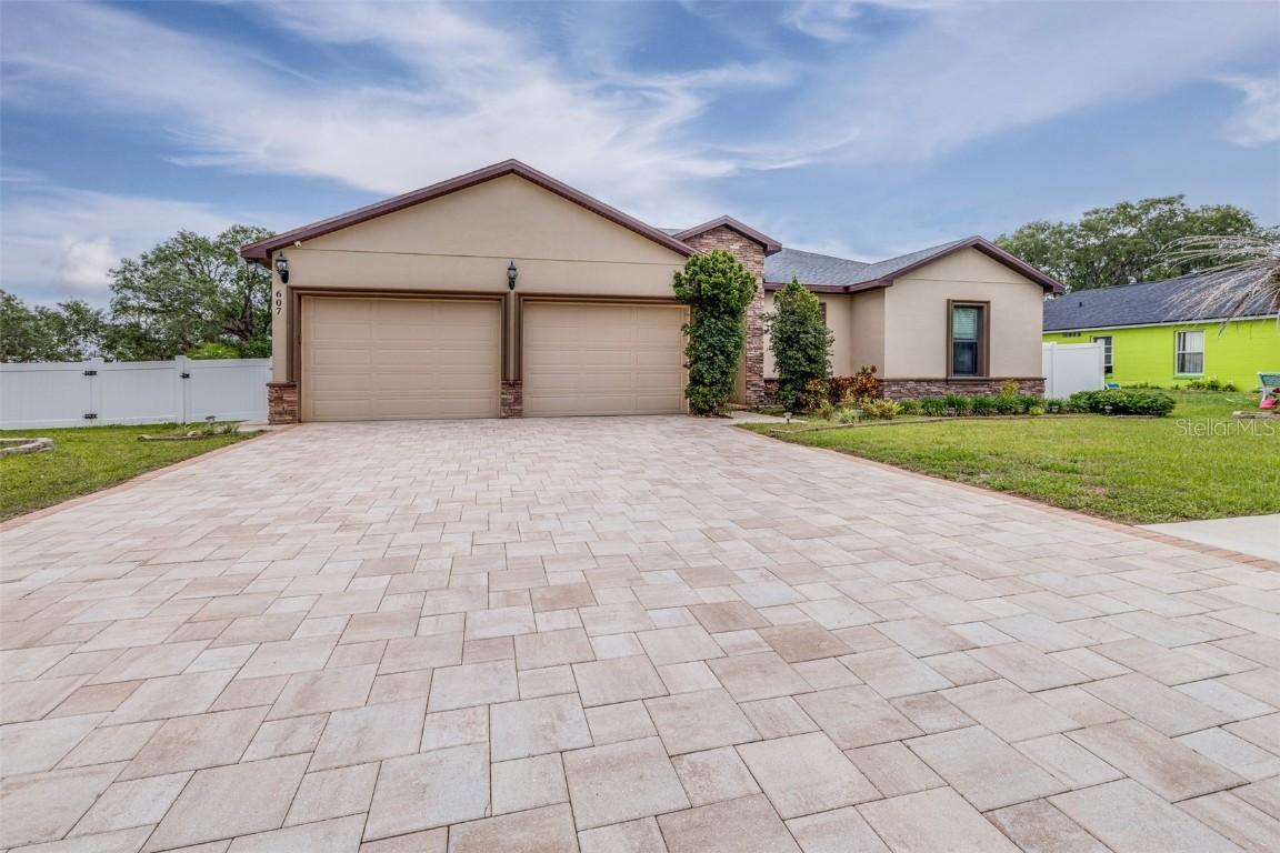 607 S 16th St., Haines City, FL 33844