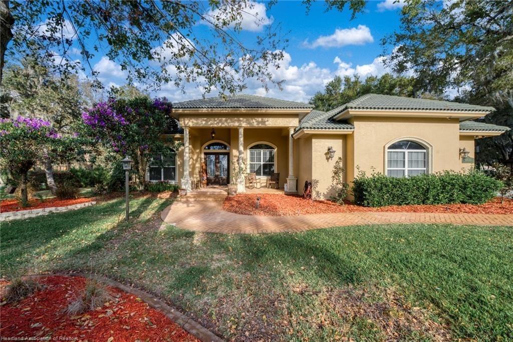 3859 Enchanted Oaks Ln., Sebring, FL 33875
