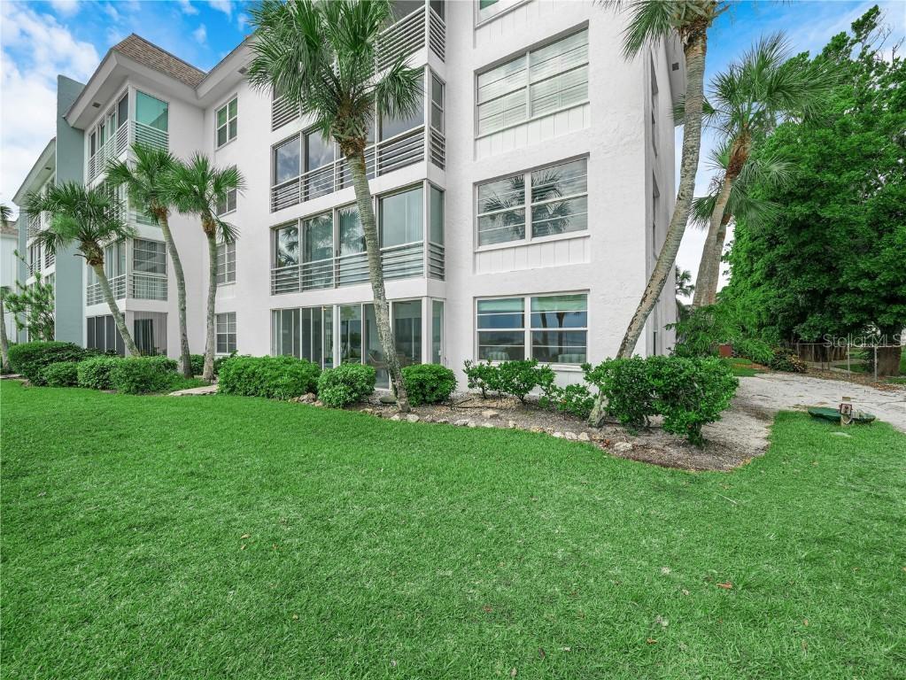 605 Sutton Pl. #101, Longboat Key, FL 34228