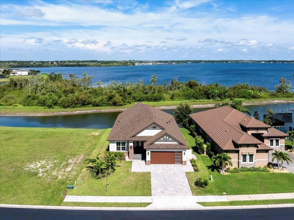 559 Waterfern Trail Dr., Auburndale, FL 33823