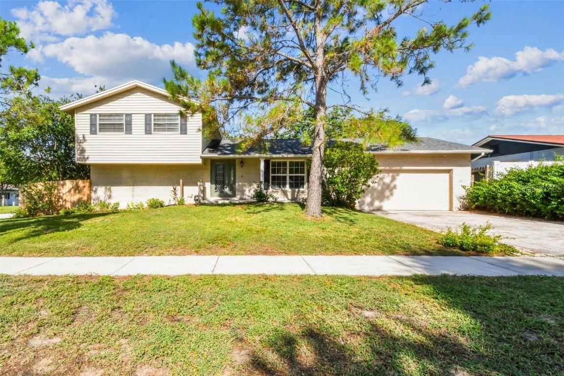 2214 Kingswood Ln., Brandon, FL 33511