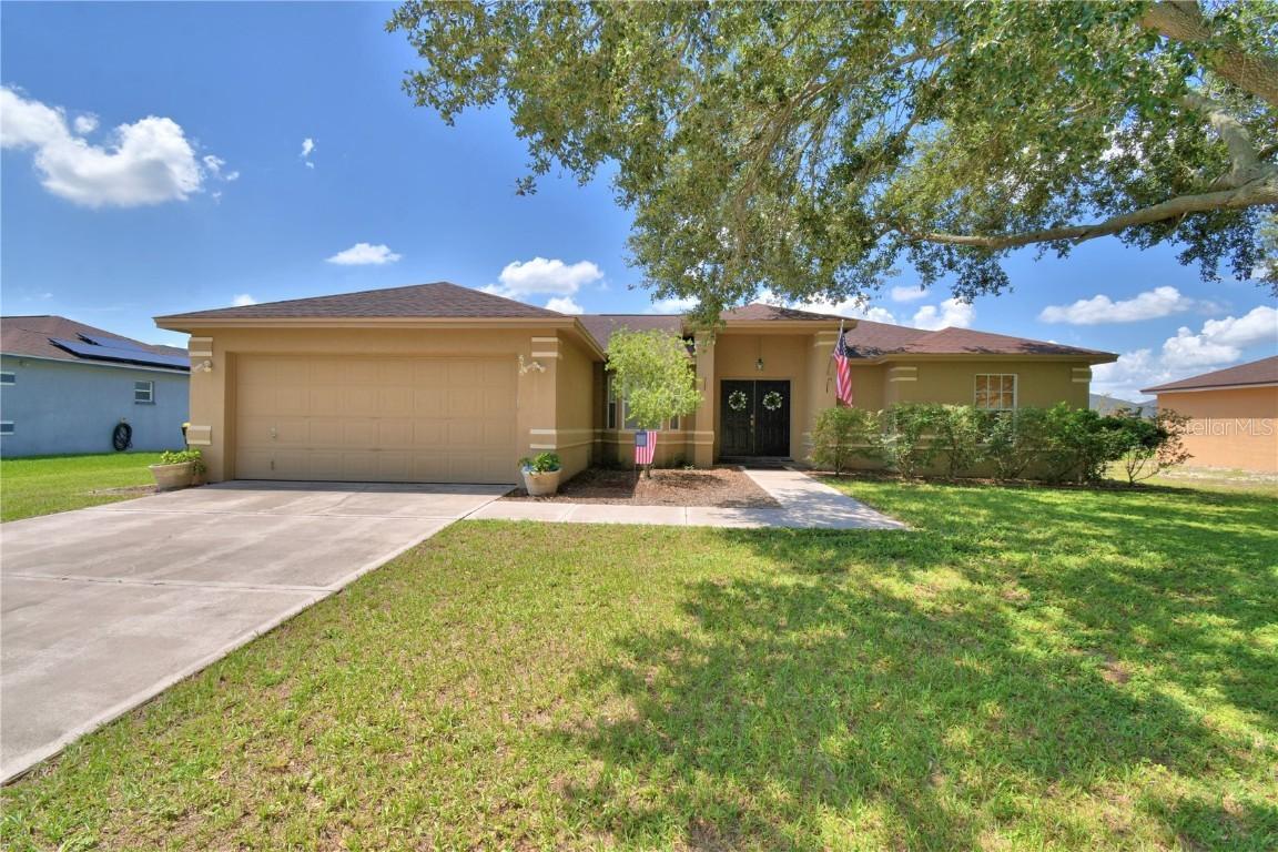 676 Berkley Pointe Dr., Auburndale, FL 33823