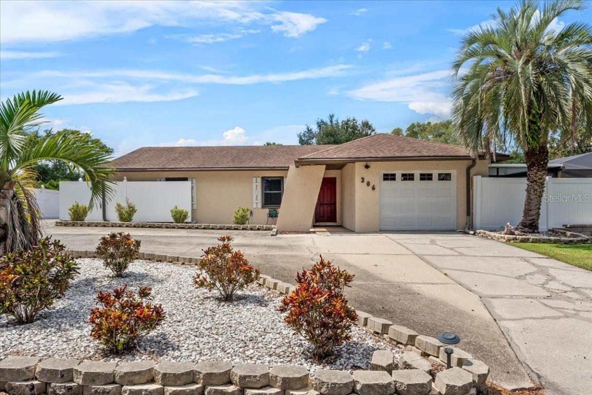 306 Lakeview Blvd., Winter Haven, FL 33880