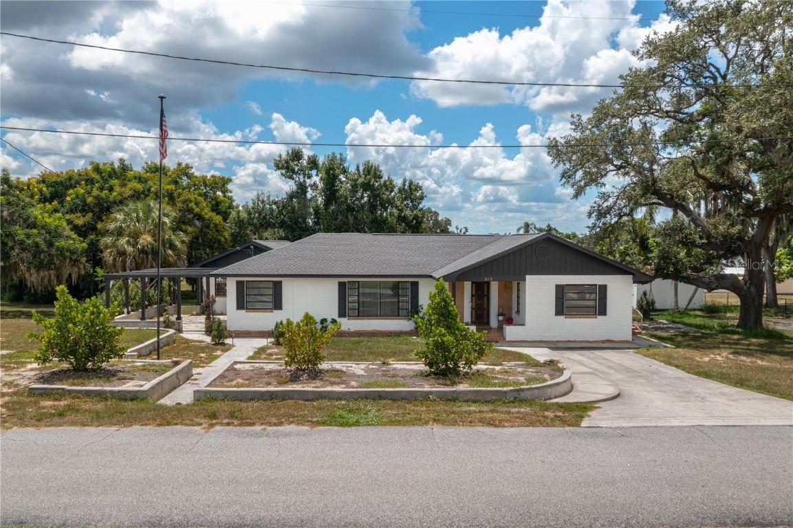 343 W B St., Frostproof, FL 33843