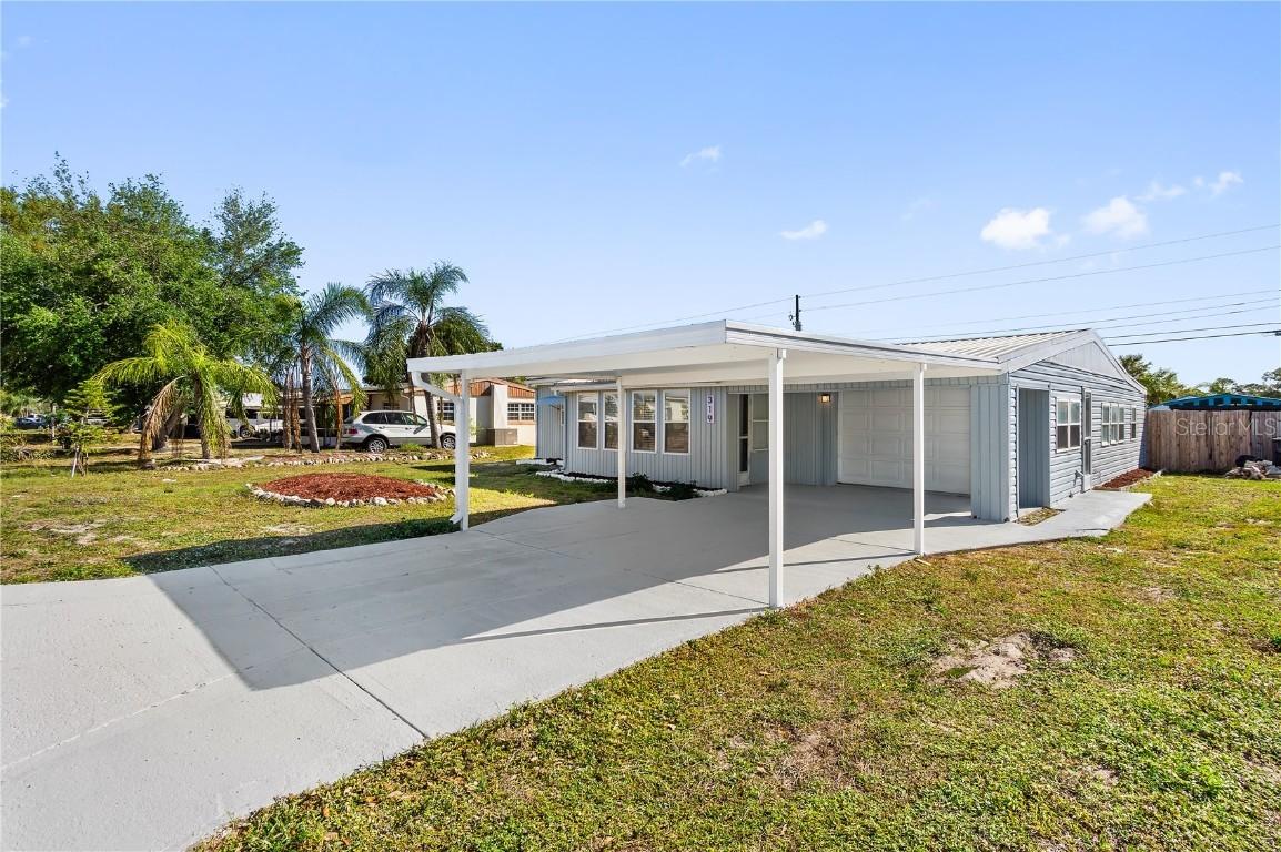 319 Thomas Ave., Frostproof, FL 33843
