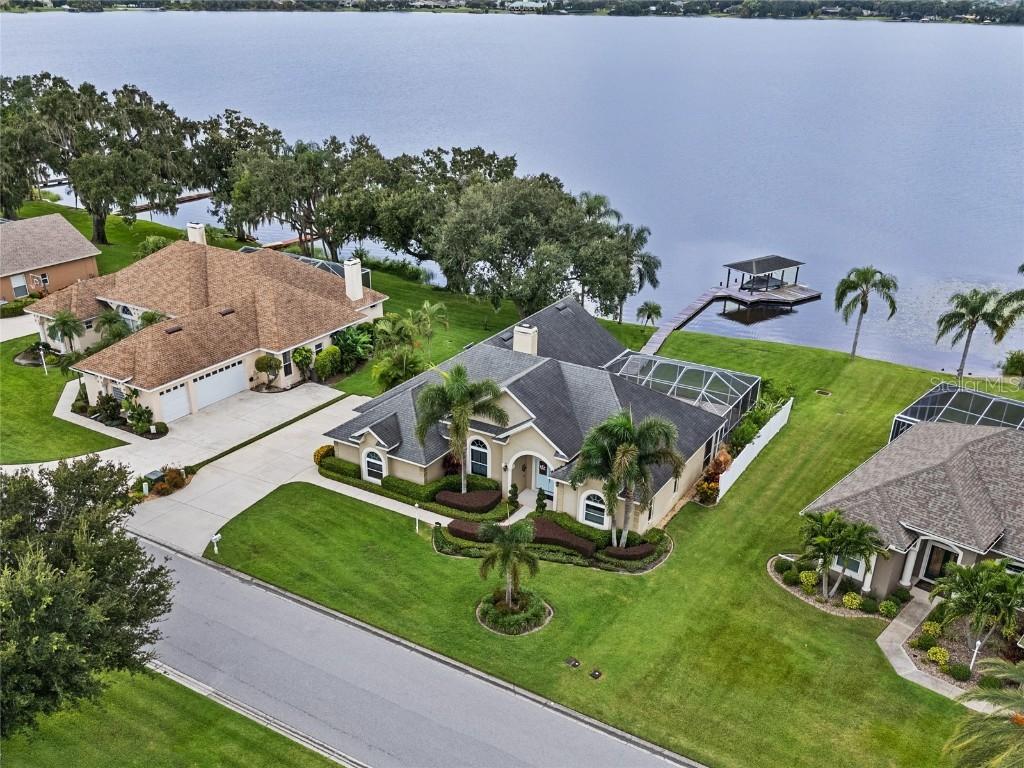 220 Ruby Lake Ln., Winter Haven, FL 33884