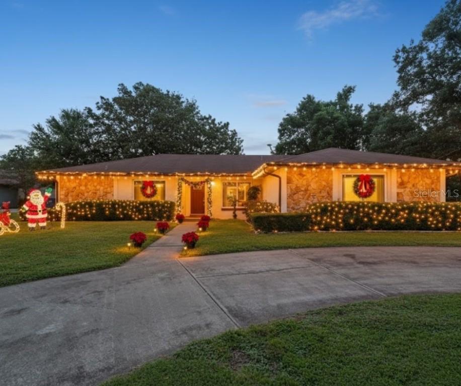 2002 Amesbury Dr., Auburndale, FL 33823