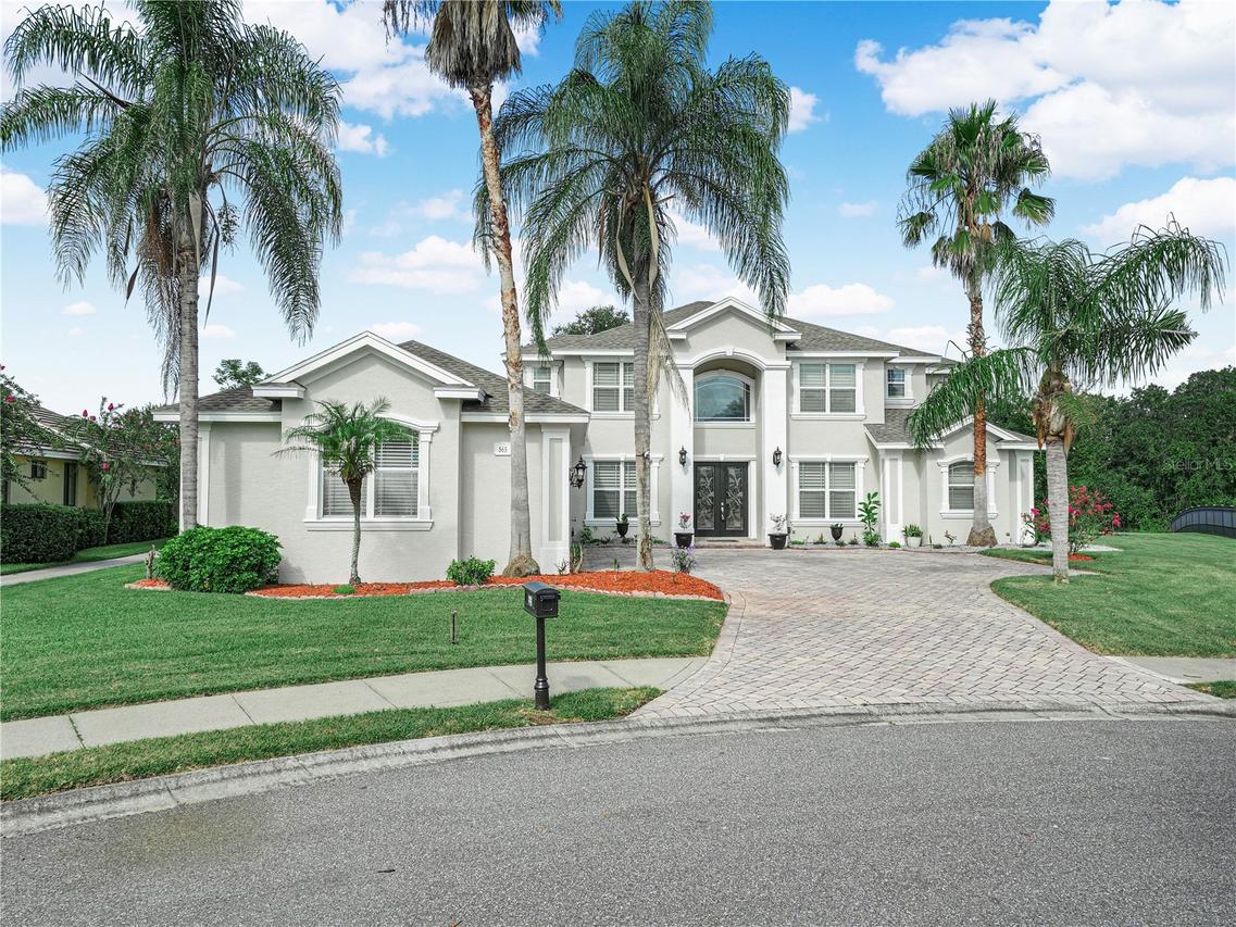 565 Whisper Woods Dr., Lakeland, FL 33813
