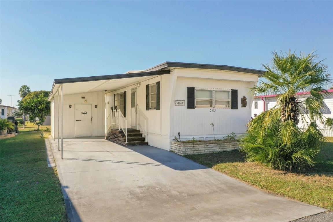 5313 Aurora Dr., Zephyrhills, FL 33541