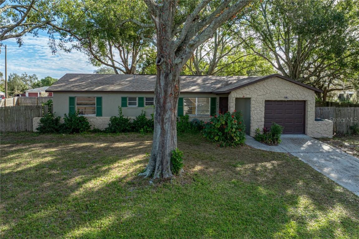 206 Lake Thomas Dr., Winter Haven, FL 33880