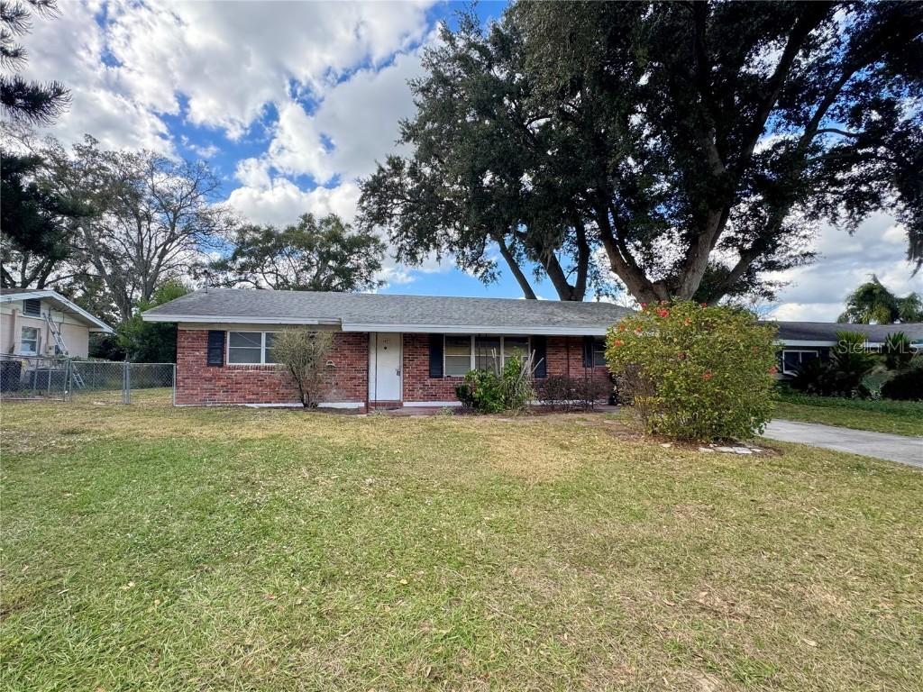 137 Lowell Rd., Winter Haven, FL 33884