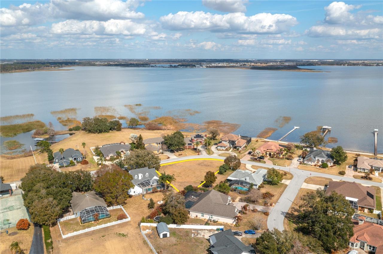 332 Hamilton Shore Dr., Winter Haven, FL 33883