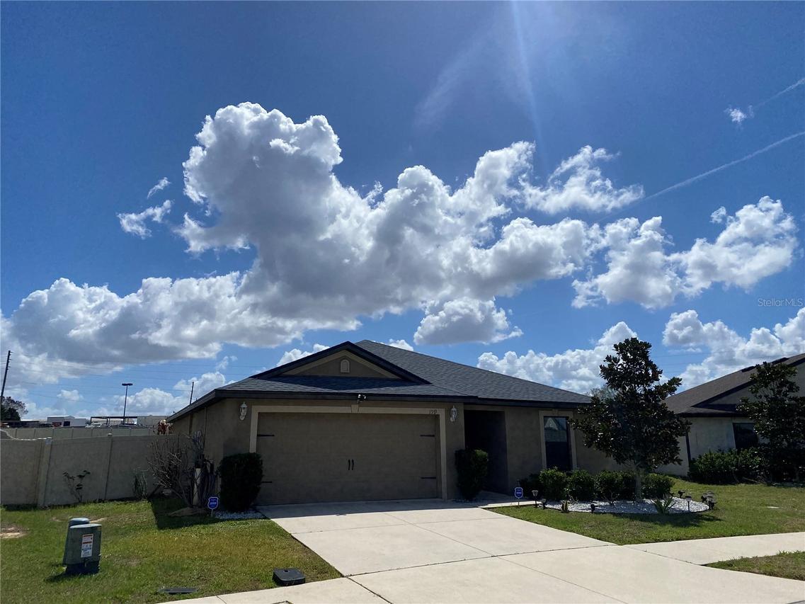 1919 Amber Sweet Cir., Dundee, FL 33838