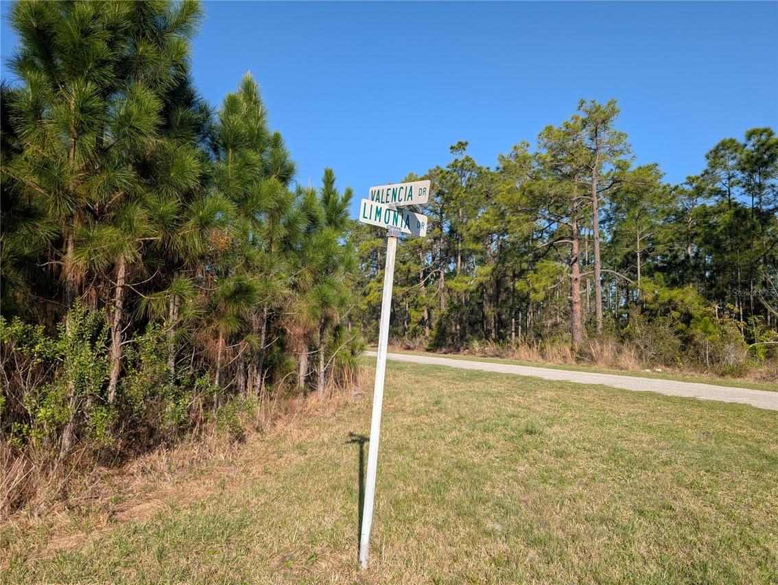 207 Valencia Dr., Indian Lake Estates, FL 33855