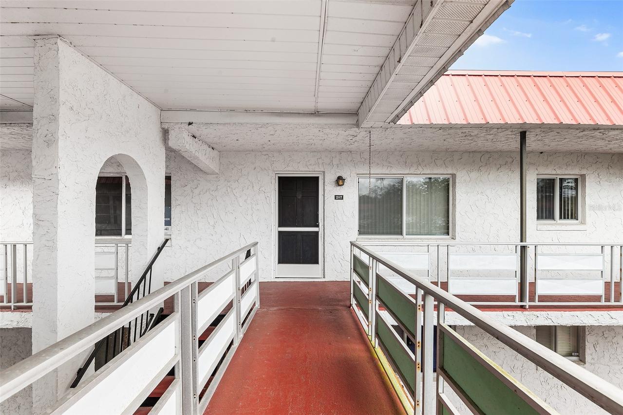 1100 Martinique Dr. #207, Winter Haven, FL 33884