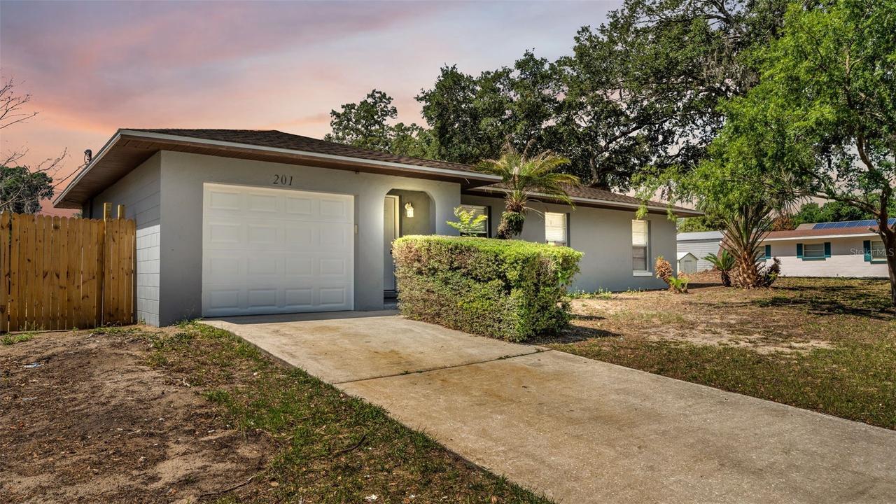 201 E Pine St., Davenport, FL 33837