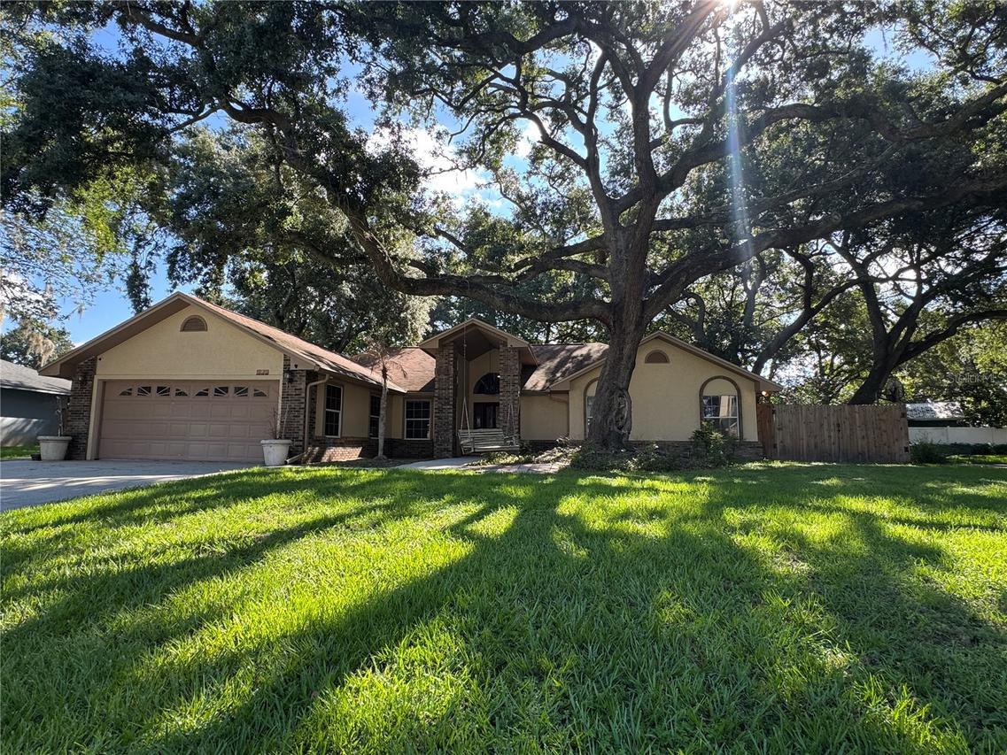 915 Heatherbrook Dr., Auburndale, FL 33823
