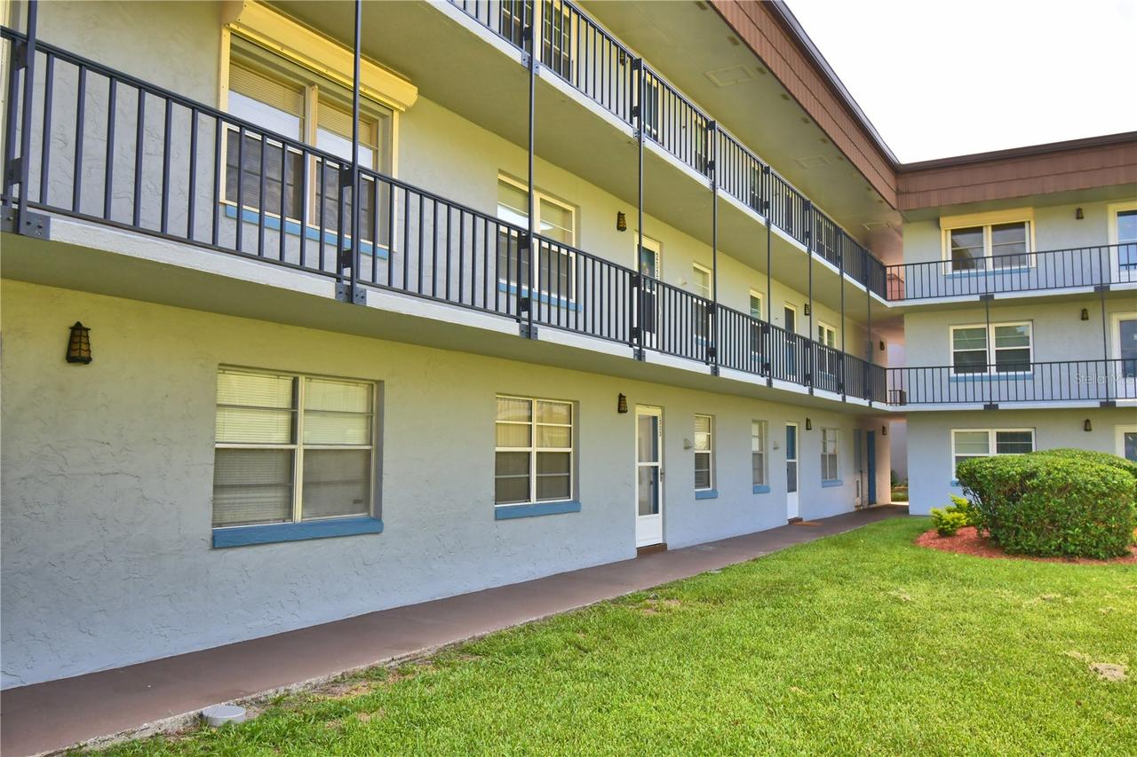 333 Lake Howard Dr Nw #102D, Winter Haven, FL 33880