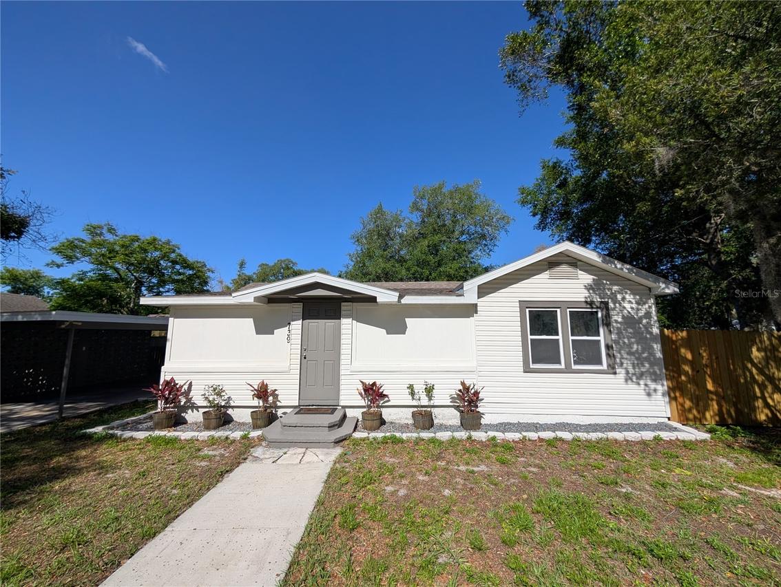 739 Center St., Waverly, FL 33877