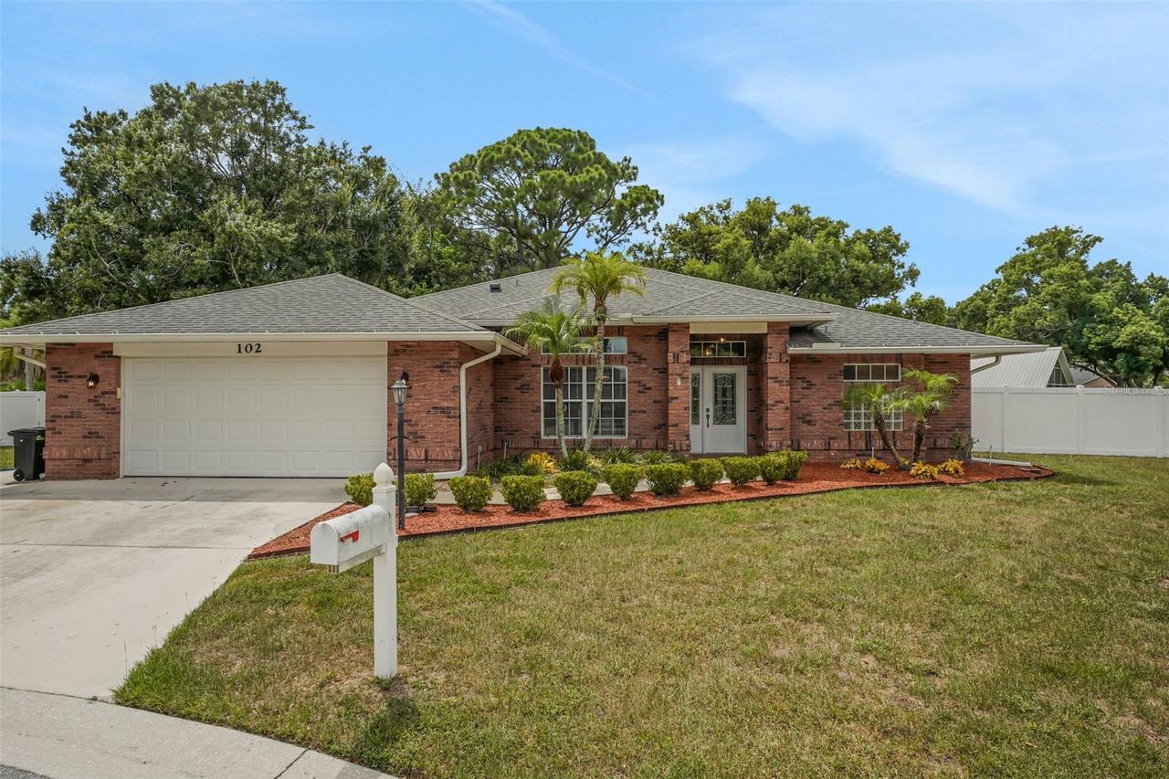 102 Hillside Ct., Winter Haven, FL 33884