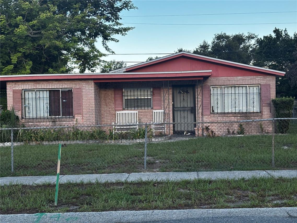 2211 9th St., Winter Haven, FL 33881