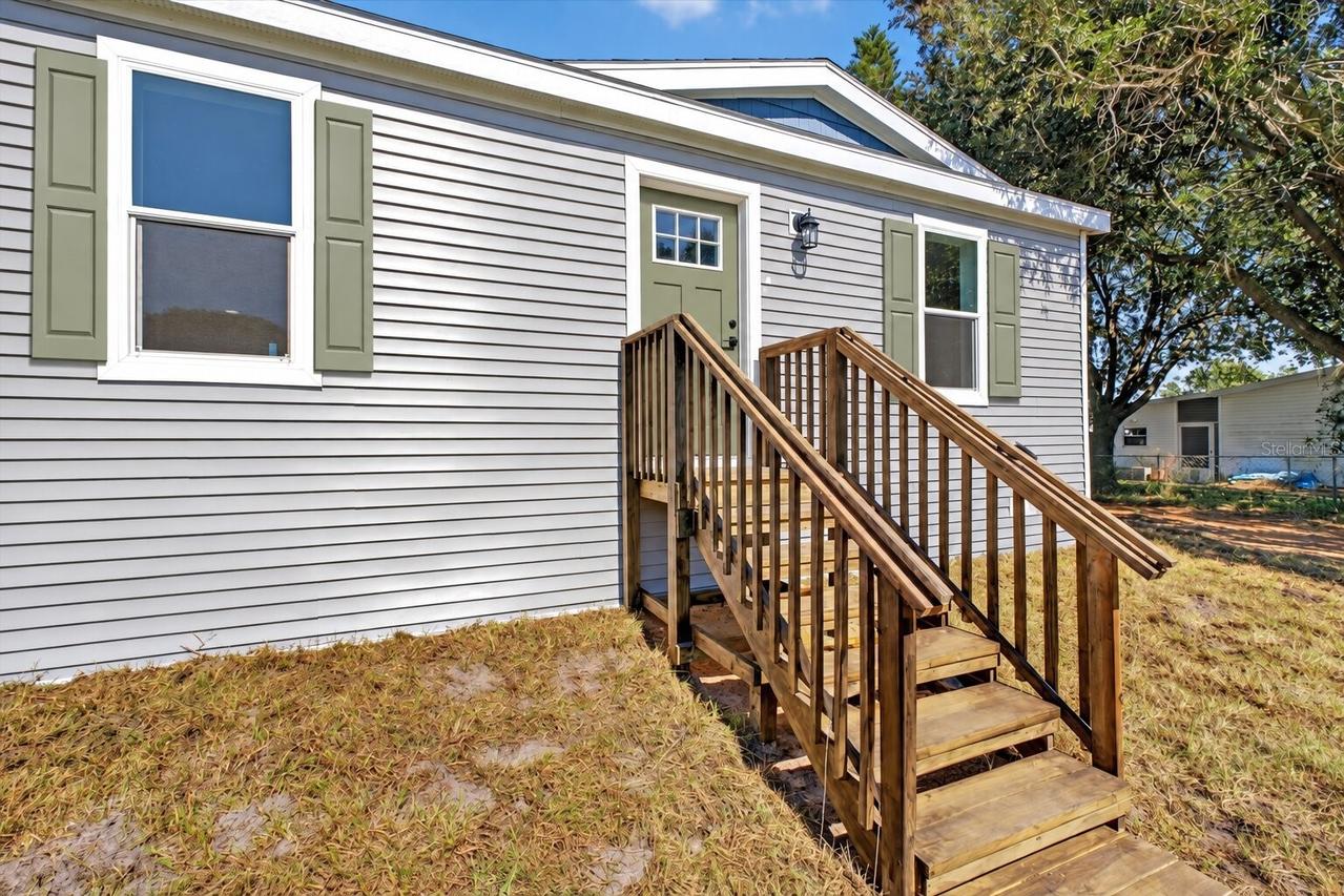 2207 Hialeah Ave., Leesburg, FL 34748