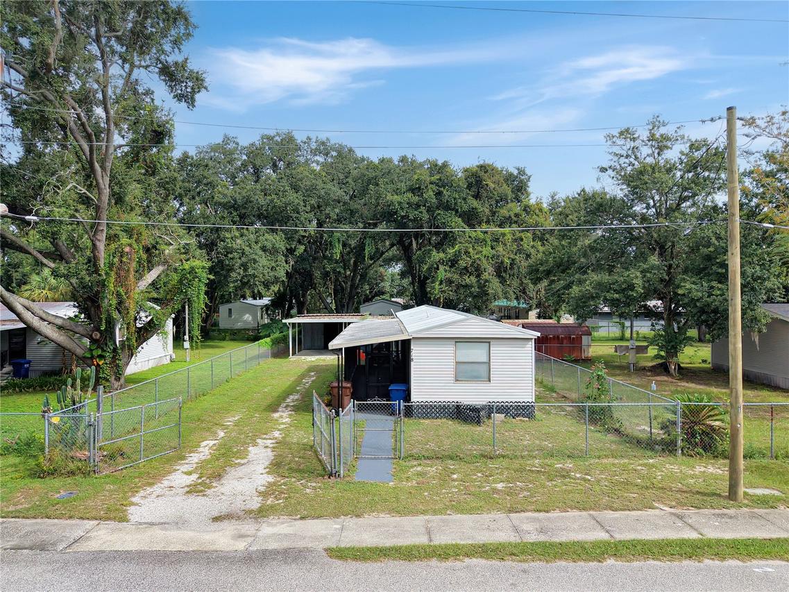 718 1st St., Polk City, FL 33868