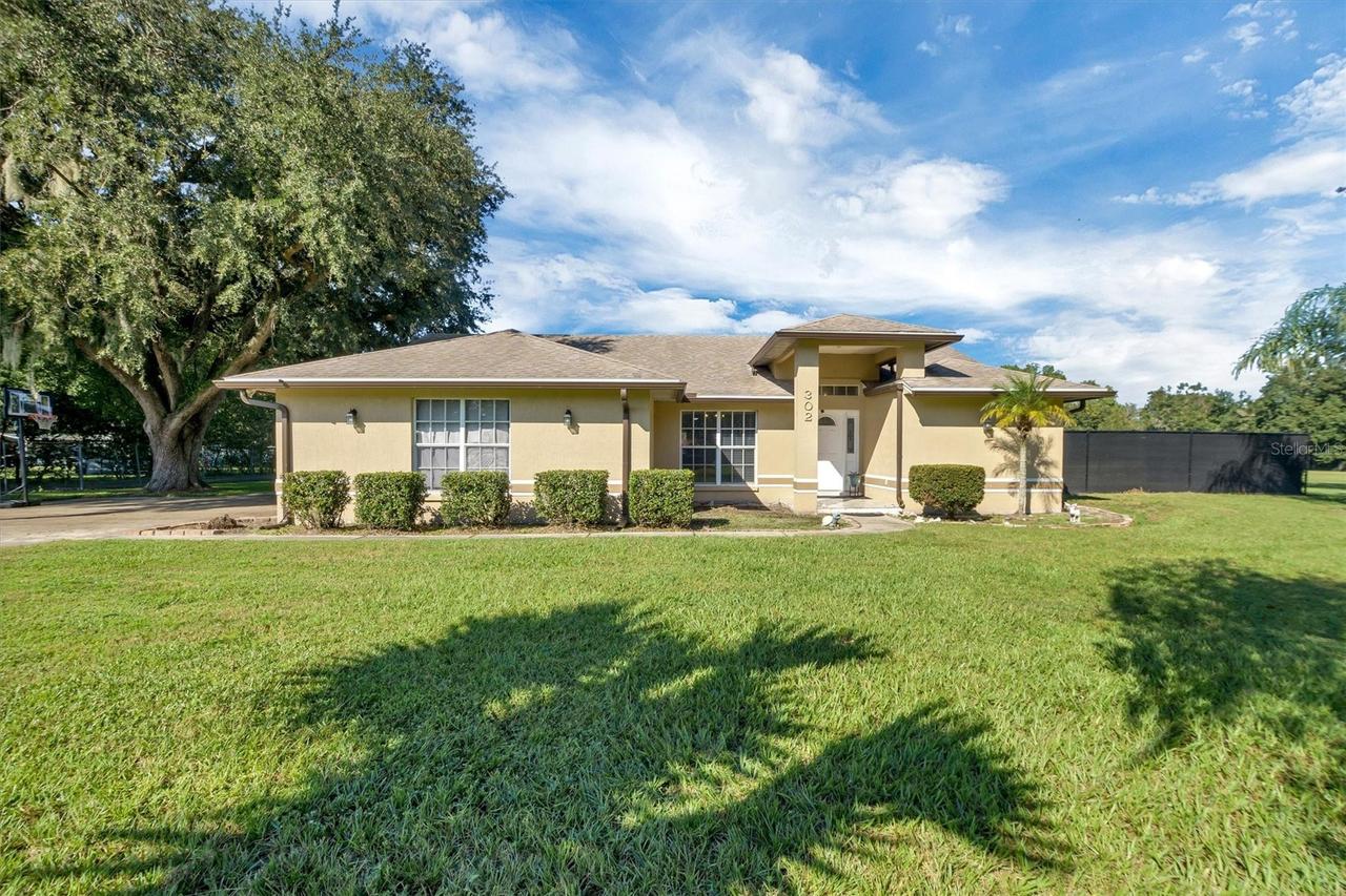 302 N Webb Rd., Plant City, FL 33566