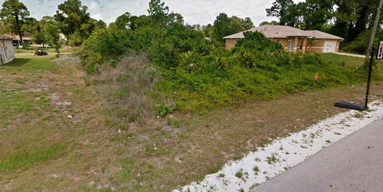 1043 Albert Ave., Lehigh Acres, FL 33971